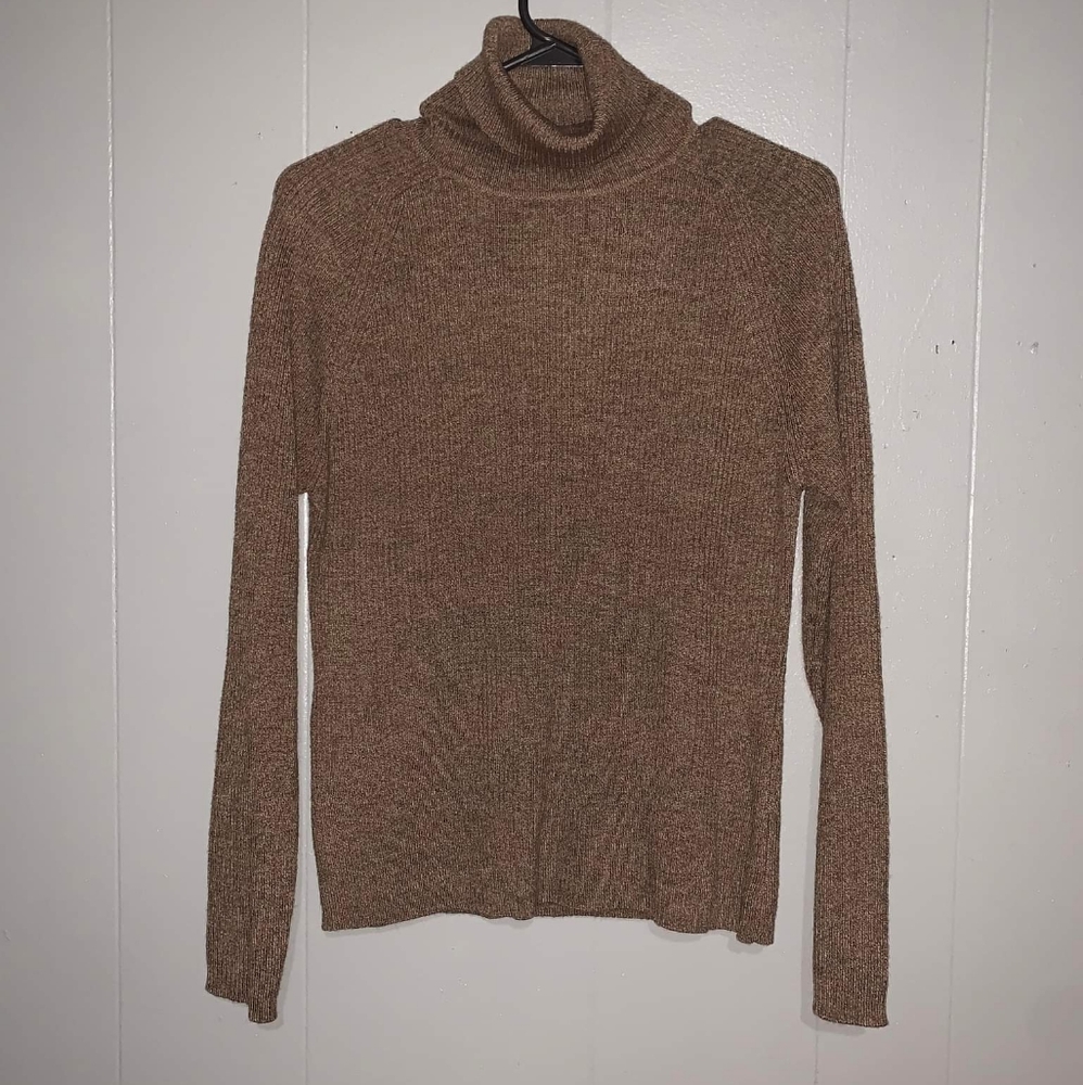 SMALL WOMANS BROWN TURTLE NECK SWEATER